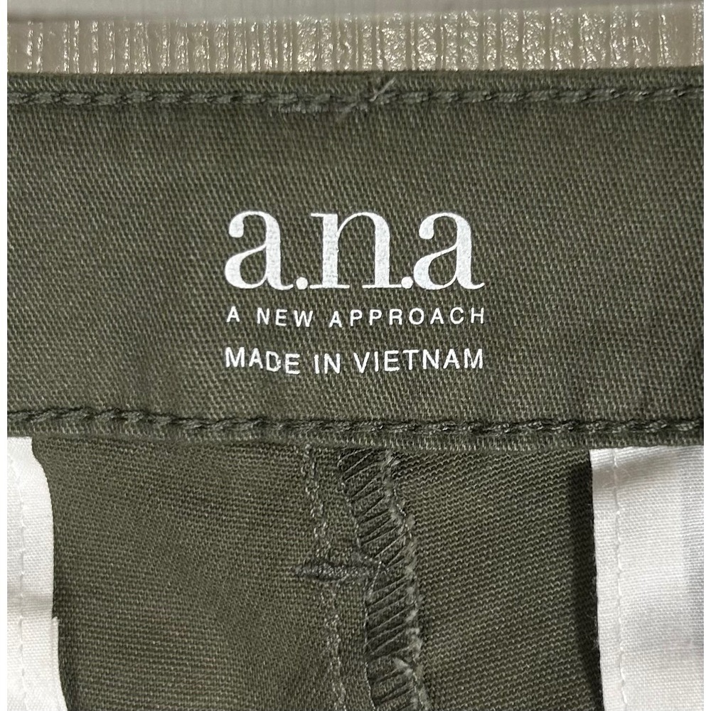 NWT ana A New Approach Women Bermuda Shorts Oregano Green 9 Inch Inseam Size 4 - Picture 5 of 11